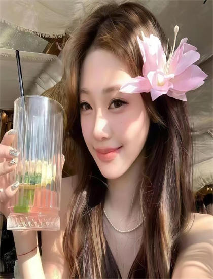 双语字幕：《星际迷航里程碑式的：发现号之短途 第一季》色彩运用文化解析：色调选择与情绪表达分析